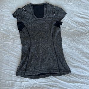 Lululemon Run Full Tilt Ruffle Shirt Grey Heathered Black size 4
